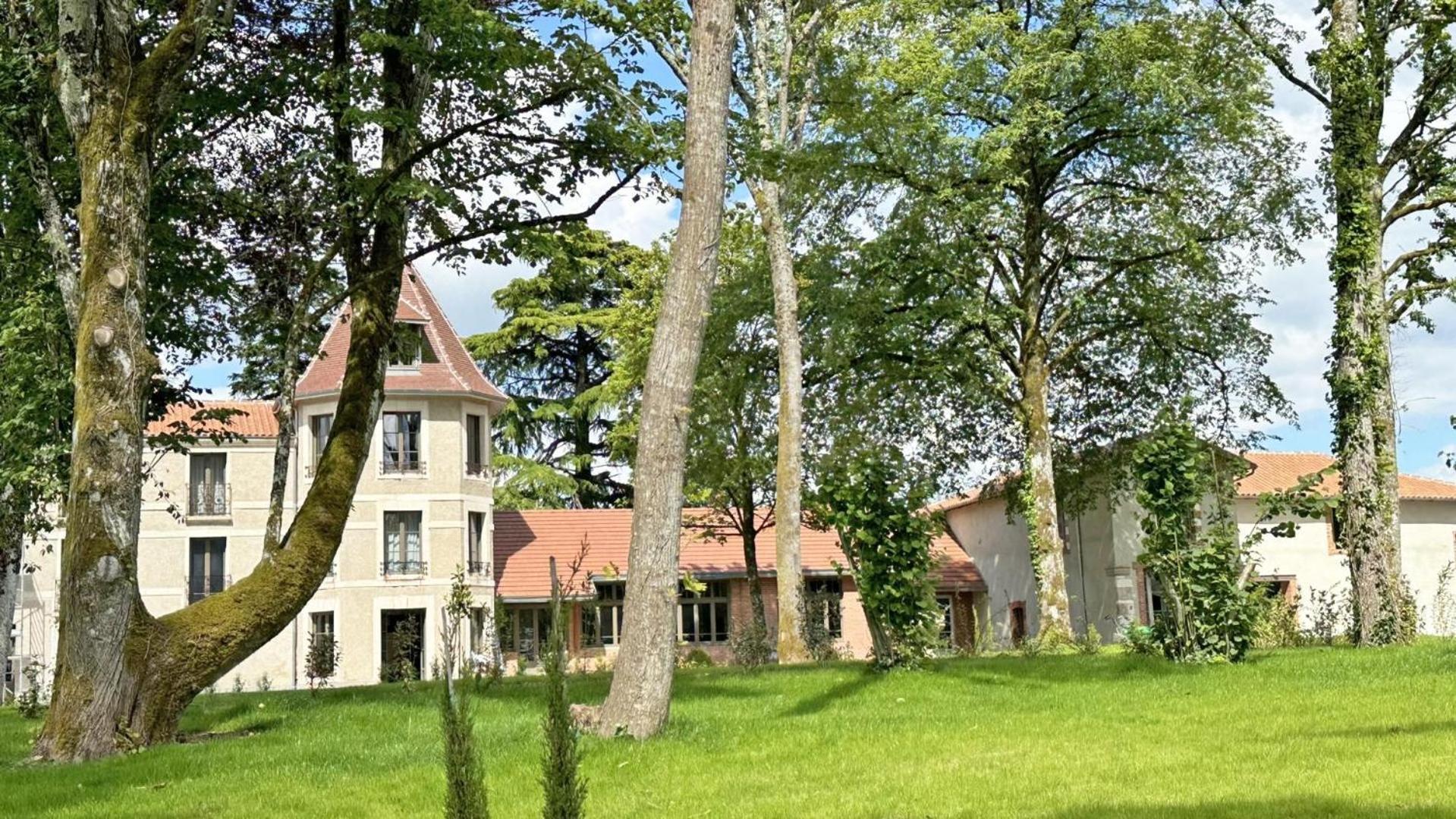 לינה וארוחת בוקר רוששווארט Le Manoir Des Perrieres מראה חיצוני תמונה