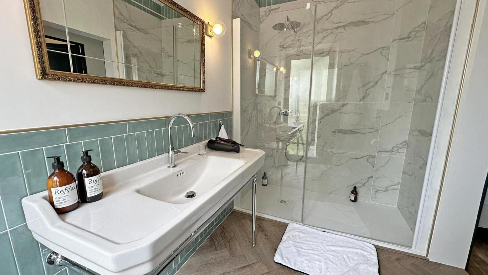 לינה וארוחת בוקר רוששווארט Le Manoir Des Perrieres מראה חיצוני תמונה