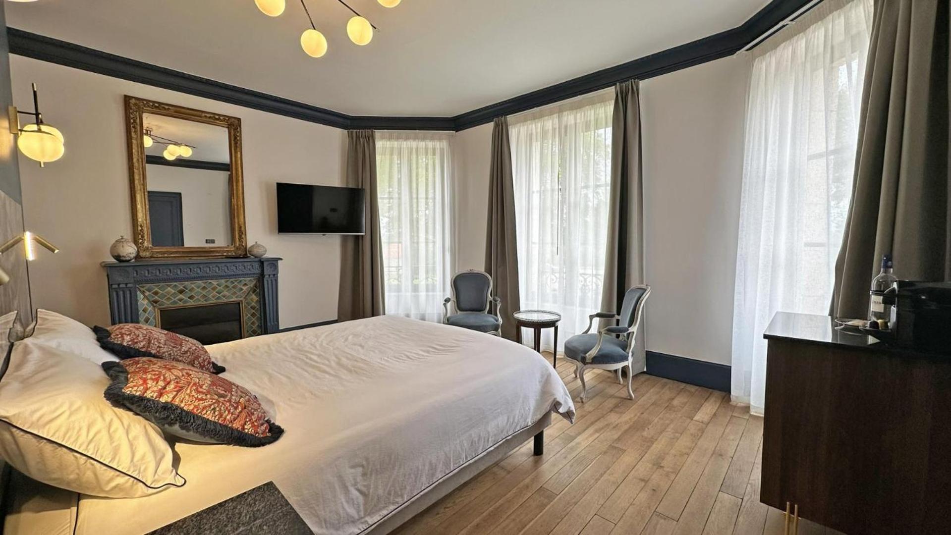לינה וארוחת בוקר רוששווארט Le Manoir Des Perrieres מראה חיצוני תמונה