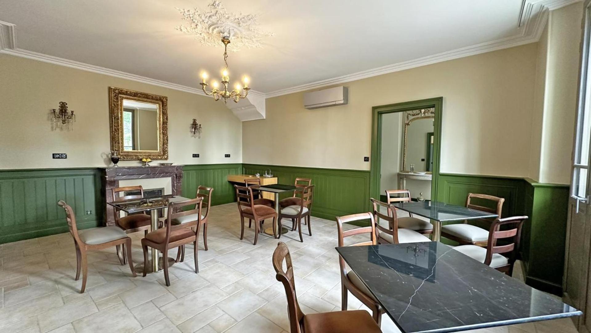לינה וארוחת בוקר רוששווארט Le Manoir Des Perrieres מראה חיצוני תמונה