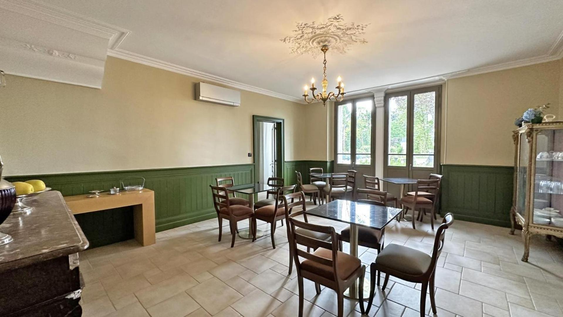 לינה וארוחת בוקר רוששווארט Le Manoir Des Perrieres מראה חיצוני תמונה